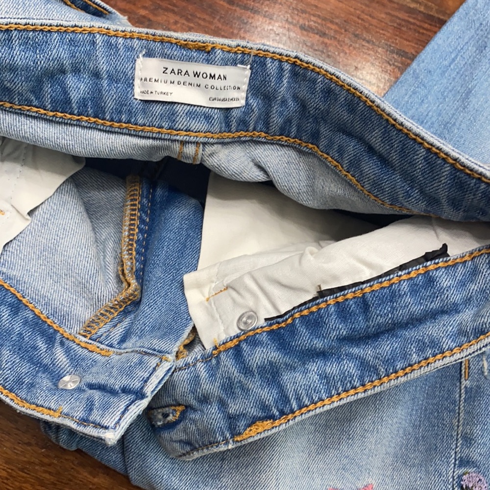 Zara Lightwash Distressed Floral Embroidered Jeans - Picture 3 of 9